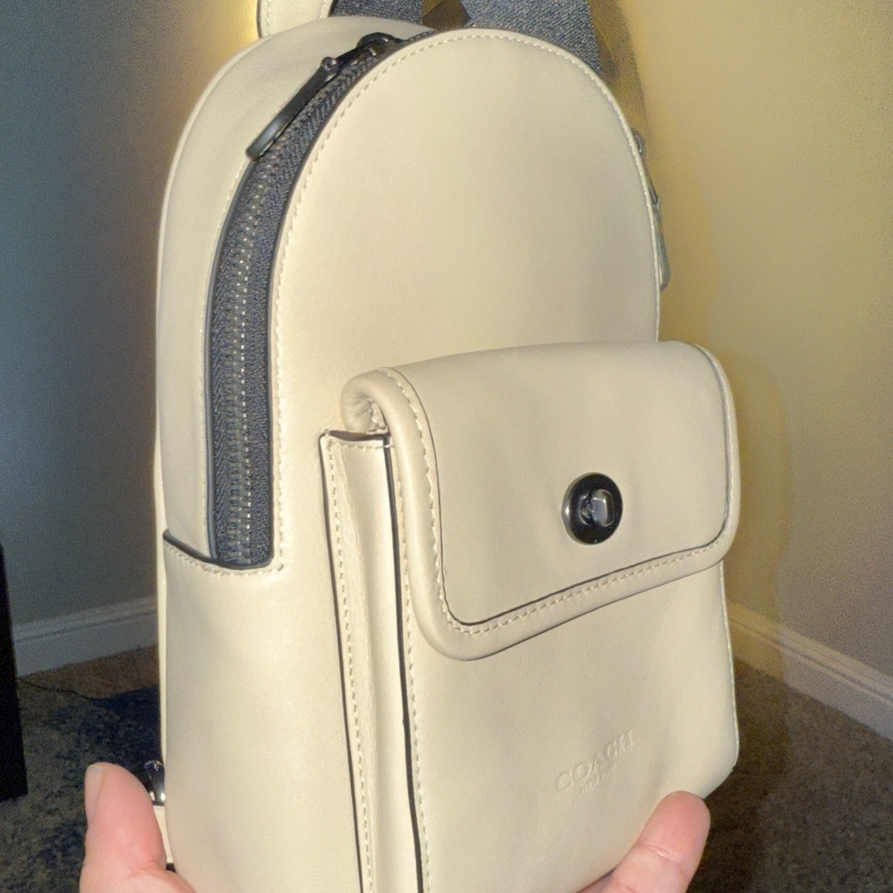 AUTHENTIC Coach Small Turnlock Sling Pack